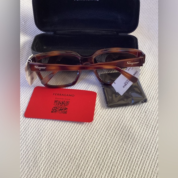 Salvatore Ferragamo Tortoise Shell Sunglasses, NWT and Case - Picture 2 of 6